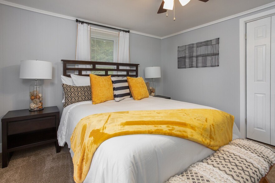 Building Photo - 723 W Mckinley St