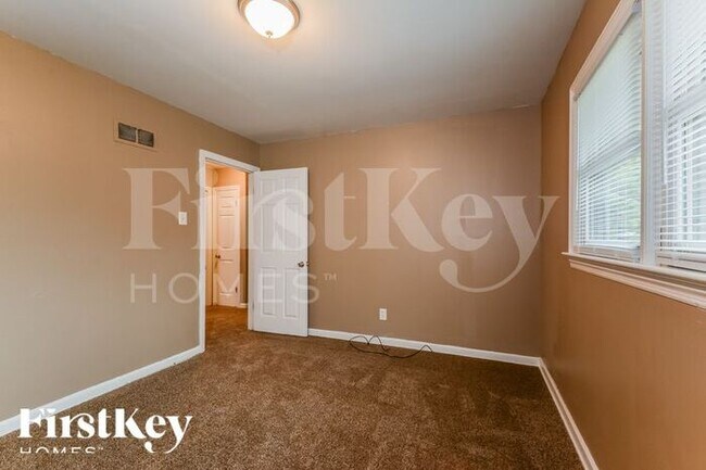 Building Photo - 2555 Patterson Rd