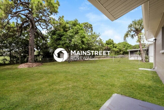 Building Photo - 3 Bedroom Pet-Friendly Home in Saint Petersburg, FL with Main Street Renewal