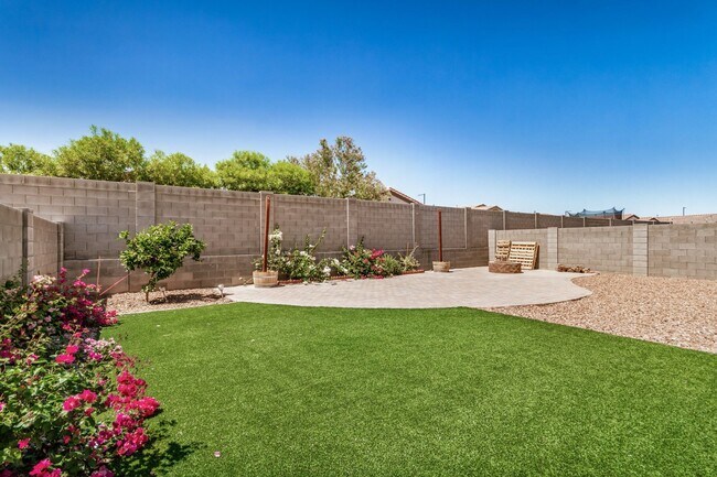Building Photo - Beautifully Updated Home in Desirable Buck...
