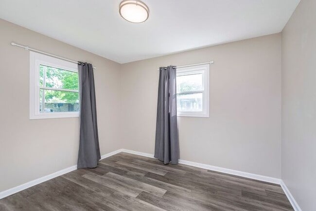 Building Photo - Beautifully updated home located in the he...