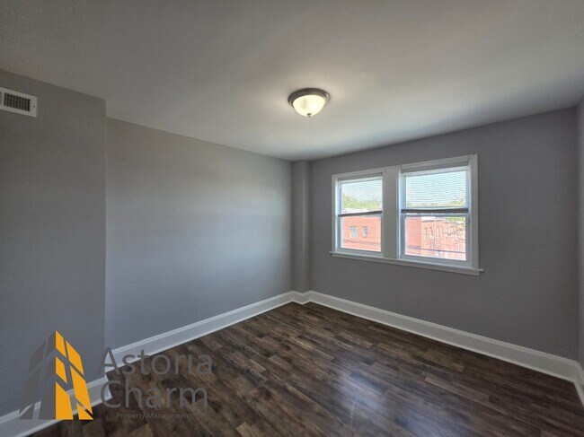Building Photo - 1015 Lyndhurst St
