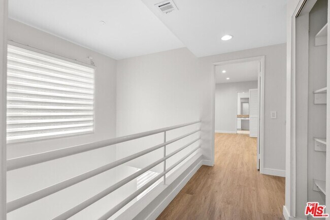 Building Photo - 1617 S Beverly Glen Blvd