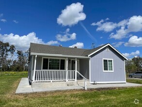 Building Photo - REMODELED 3BD/2BA WITH 1 CAR GARAGE