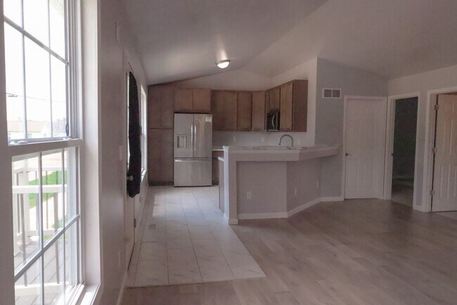 Building Photo - Almost New Home in Crystal City MO for Lease!