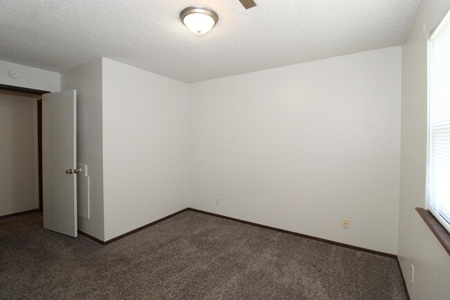 Building Photo - 1908 Sycamore Pl