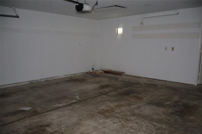 Building Photo - 12907 Maxfield Dr