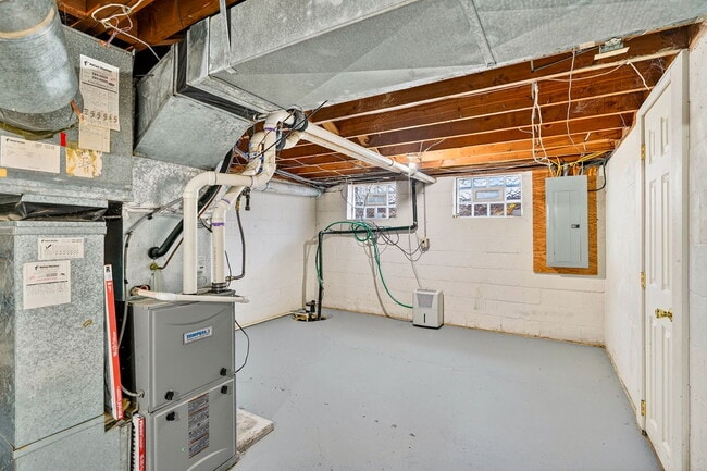 Building Photo - 3637 Sunset Dr