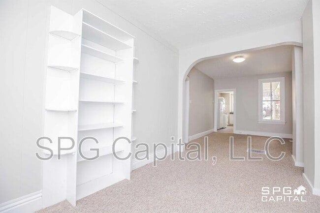Building Photo - 653 W College Ave