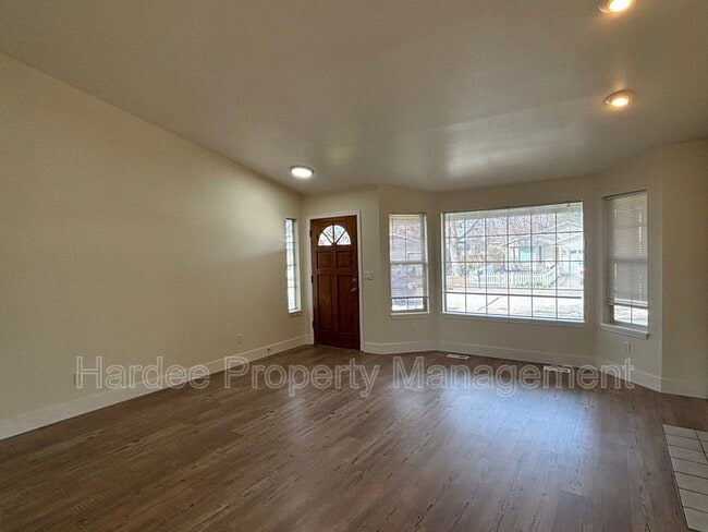 Building Photo - 3248 S Cadet Ave