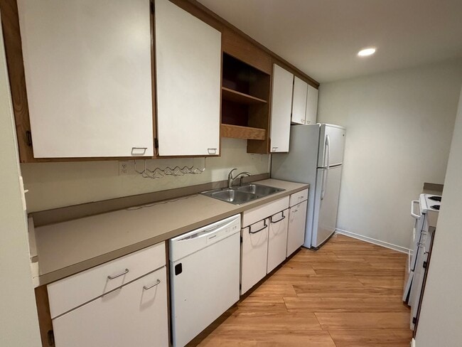 Building Photo - 1250 Clifden Green