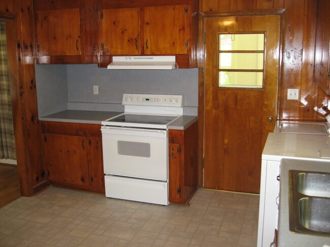 Building Photo - 307 Oak Grove Rd