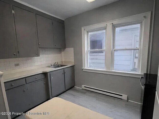 Building Photo - 1210 S Main St
