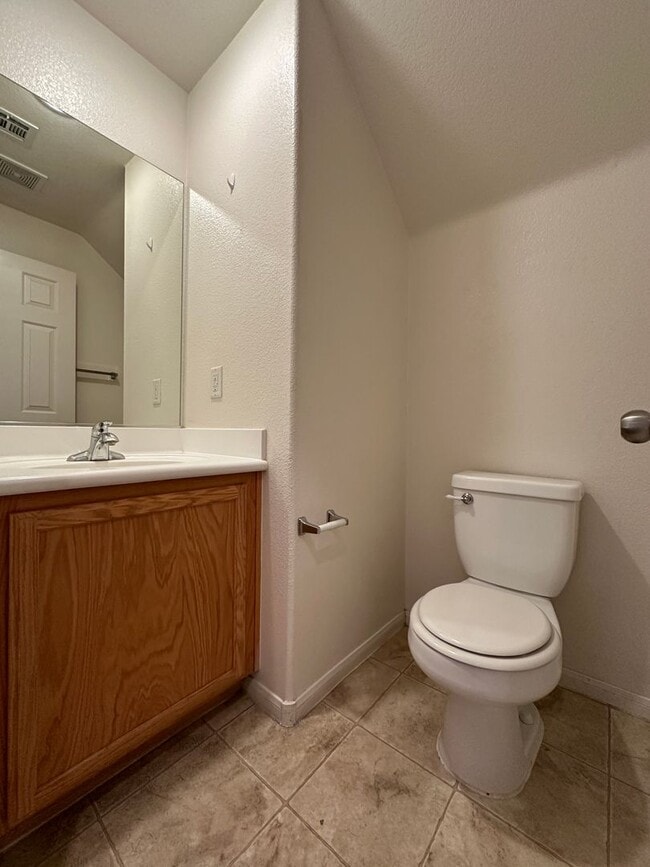 Building Photo - 3 Bedroom, 2.5 Bath, 2 Car garage