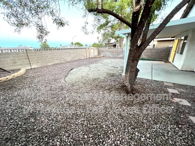 Building Photo - 5342 Chela Dr
