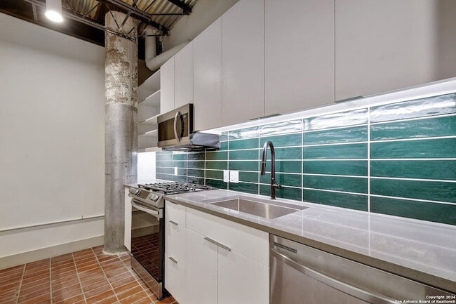 Building Photo - 215 Coca-Cola Pl