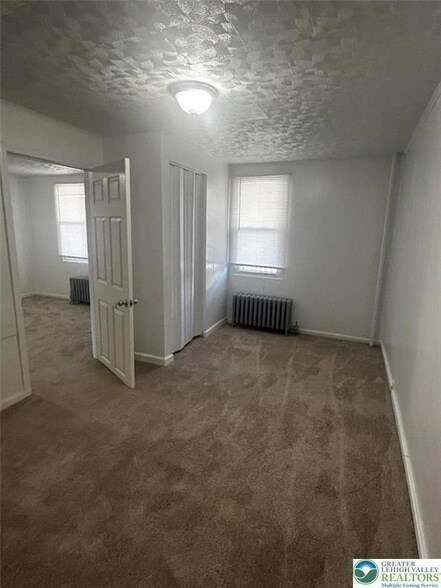 Building Photo - 431 4th Ave