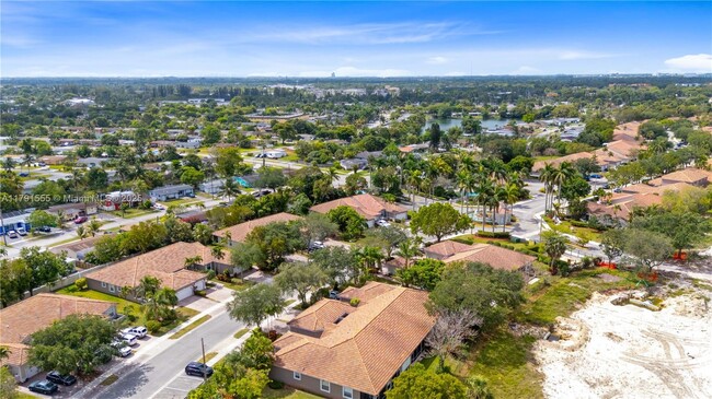 Building Photo - 2561 E Aragon Blvd