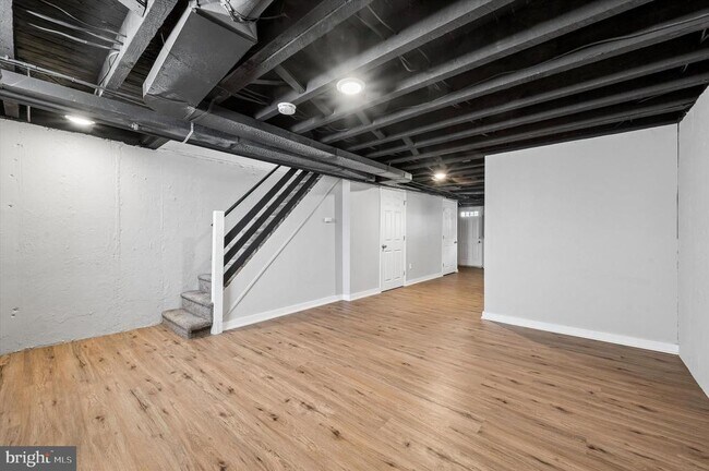 Building Photo - 306 Pine St