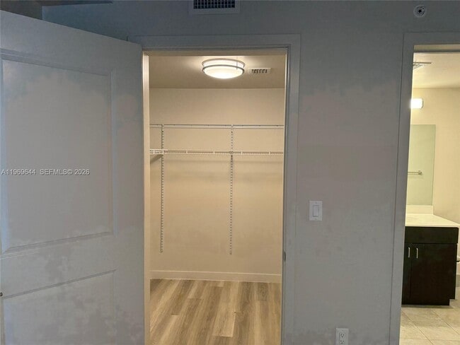 Building Photo - 437 SW 4th Ave