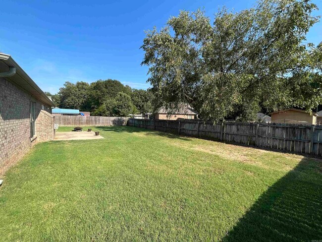 Building Photo - 28 Hillsboro Dr