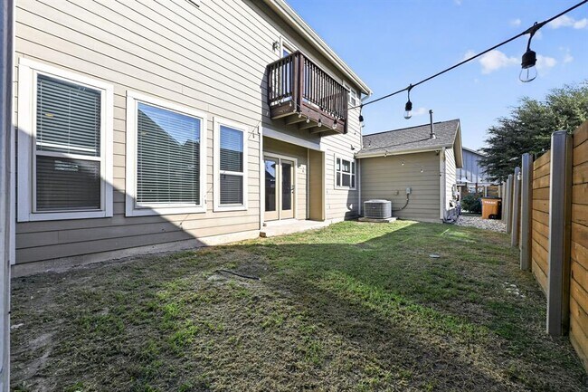 Building Photo - 5800 Baythorne Dr