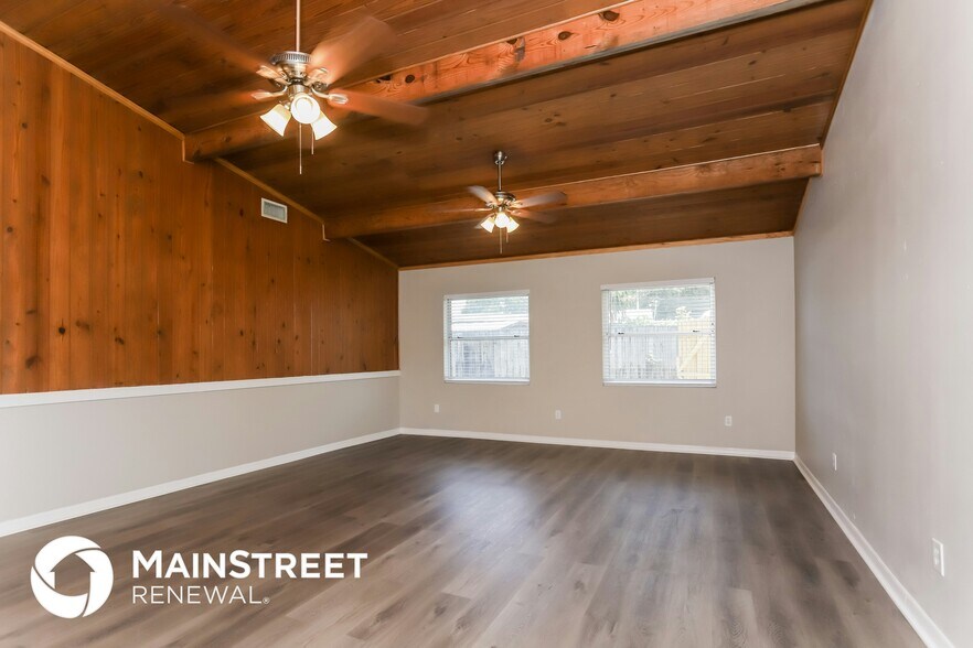 Building Photo - 8464 Hollyhock Ave