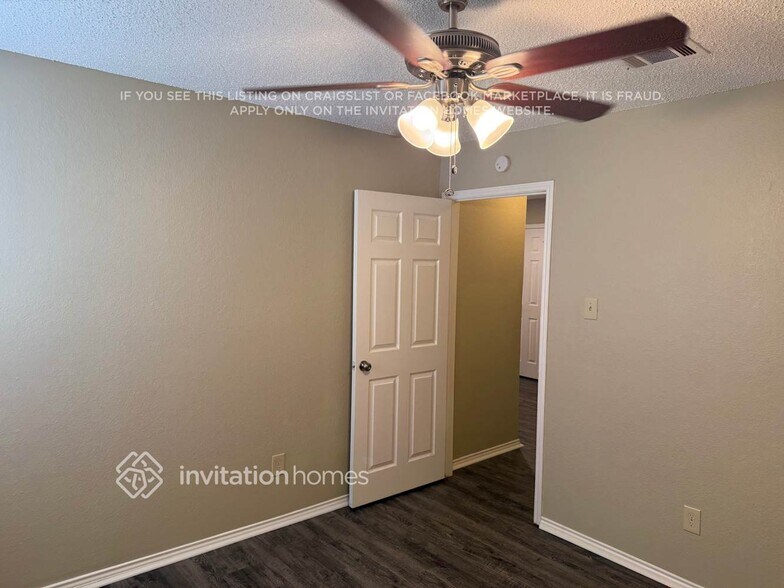 Building Photo - 1517 Woodvale Dr
