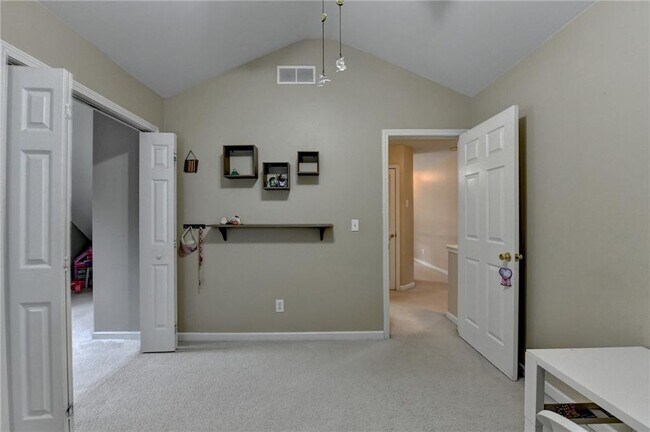 Building Photo - 2172 Woodbriar Dr