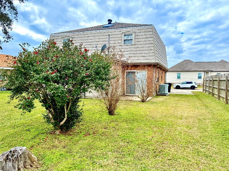 Building Photo - 3563 Kings Dr