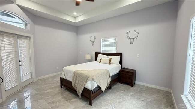 Building Photo - 30 Lilac Ave