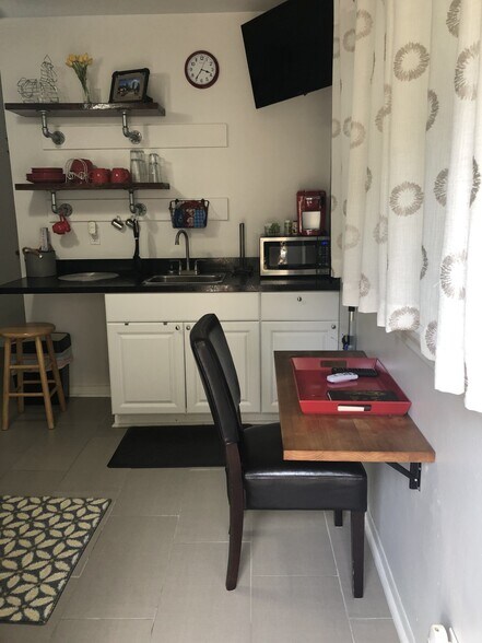 Building Photo - 621 Fairbanks St