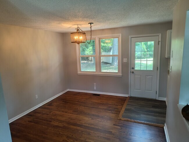 Building Photo - 504 Clyde Dr