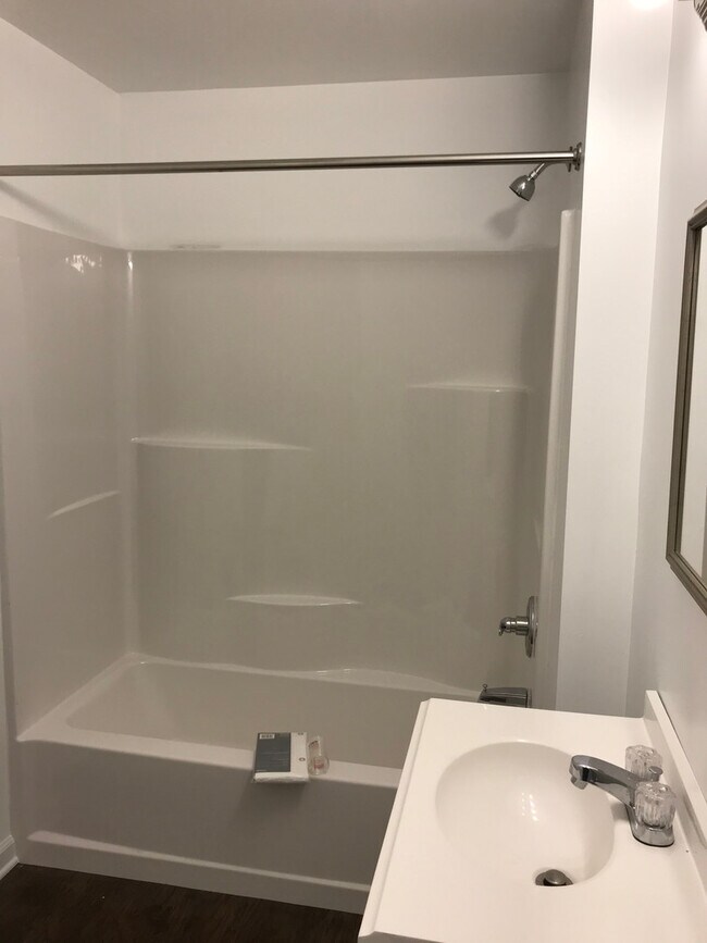 Building Photo - Adorable cottage in the heart of Rustburg!! 1 bed 1 bath!