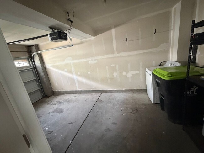 Building Photo - 4376 Pickney Ln