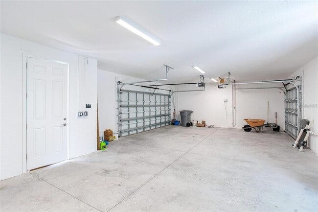 Building Photo - 635 115th Ave