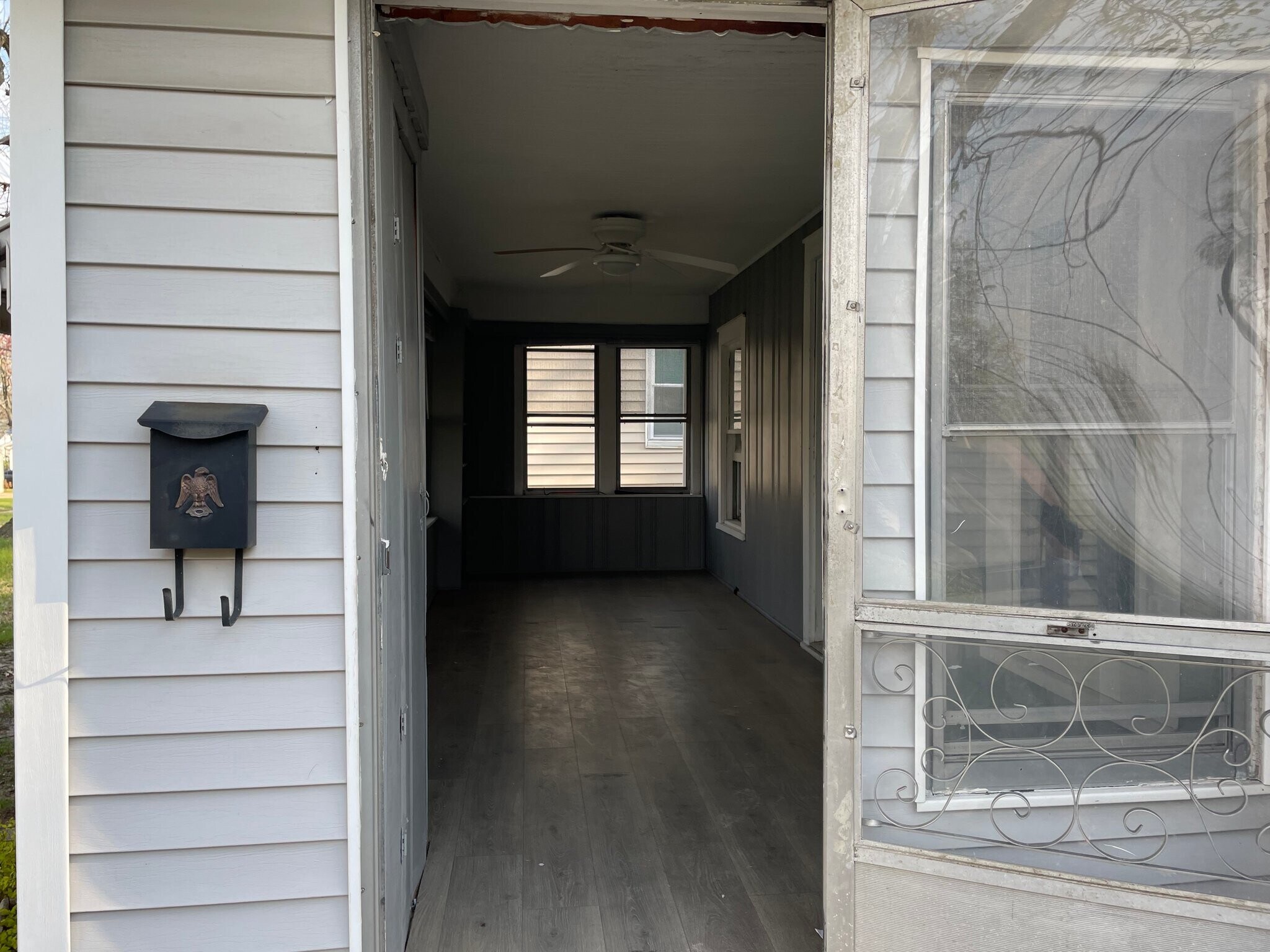 Building Photo - 2148 N Graceland Ave