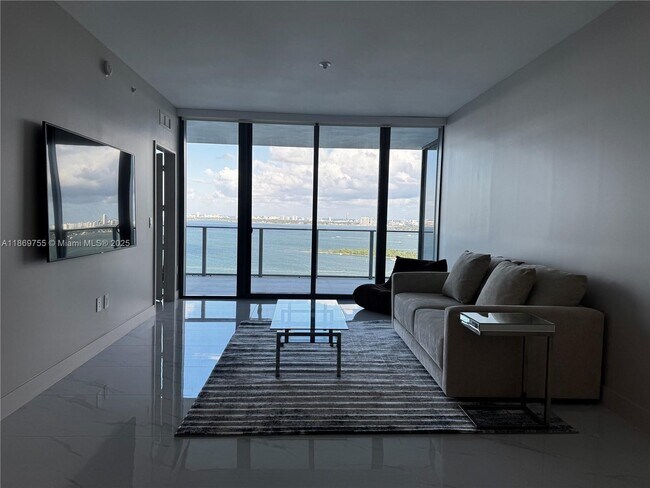 Building Photo - 700 NE 24th St