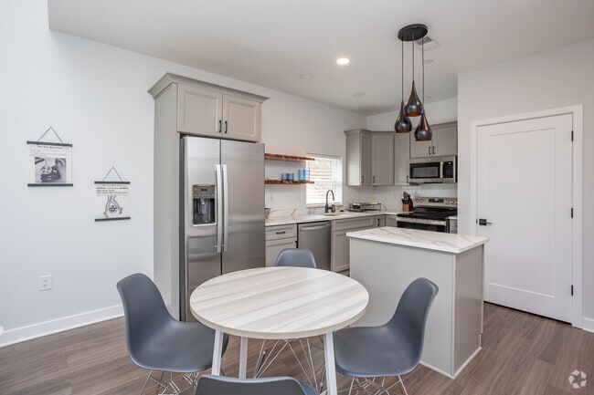 2BR, 1BA - 1,000SF - Dinning Room - Park House Flats