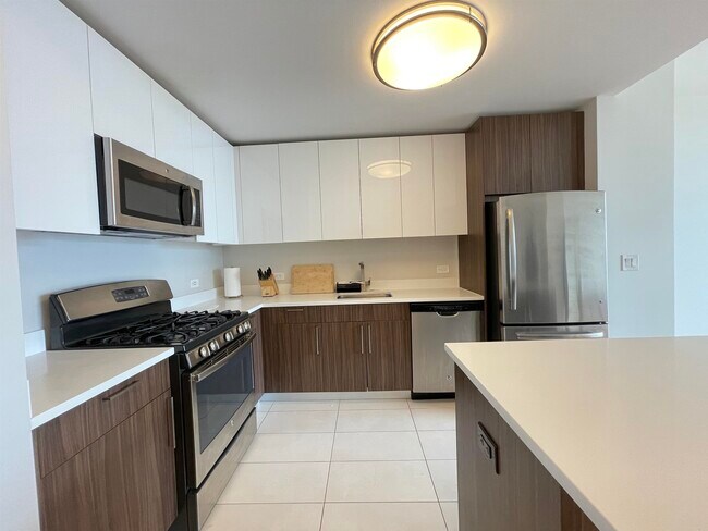 Building Photo - 110 1st St