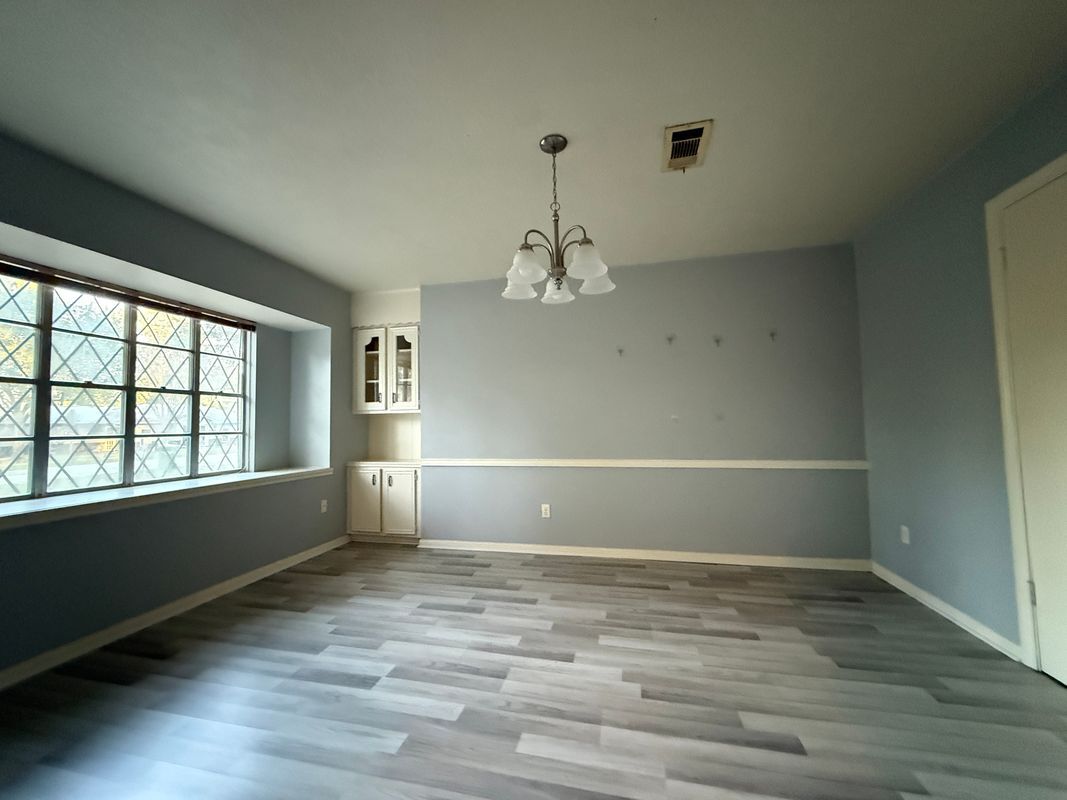 Building Photo - 422 Gamewood Dr