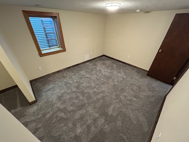 Building Photo - 129 Cohosset Dr