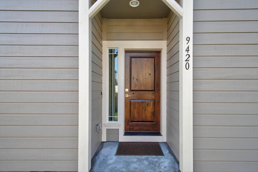Building Photo - 9424 N Macrum Ave