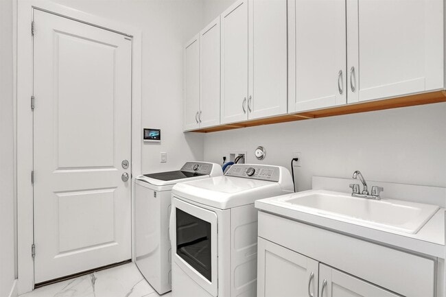 Building Photo - 13501 Artisan Cir