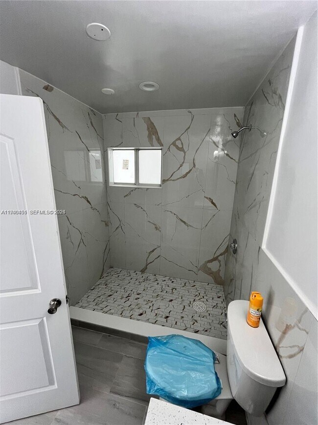 Building Photo - 971 NW 200th Terrace