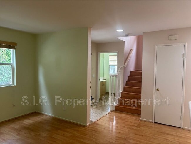 Building Photo - 202 Cancion Way