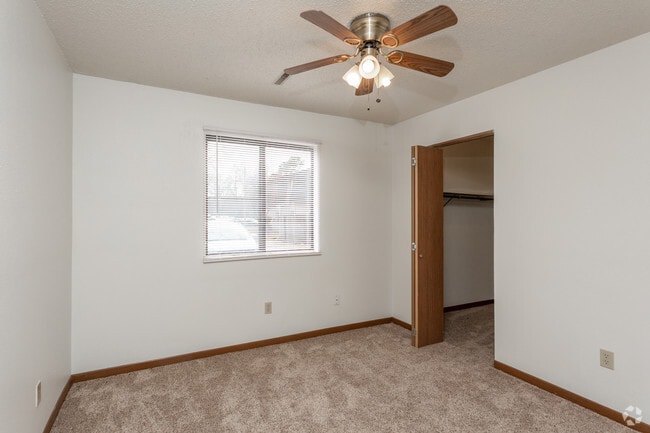 The Lincoln - Bedroom - South View Apartments