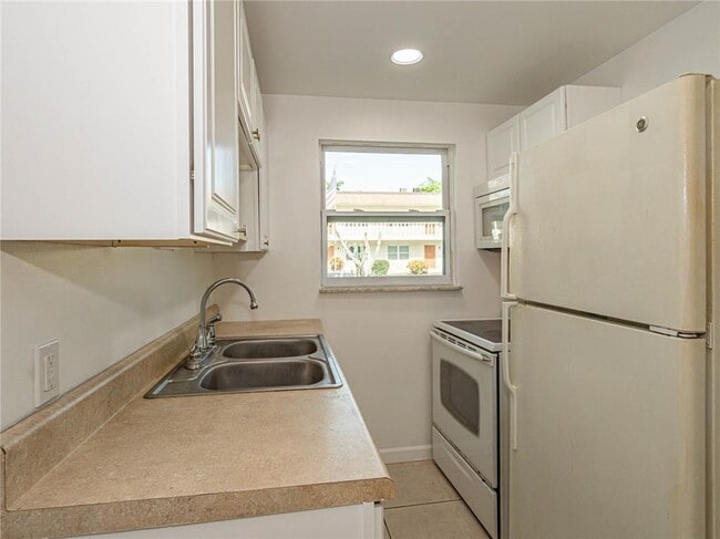 Building Photo - 923 22nd Pl