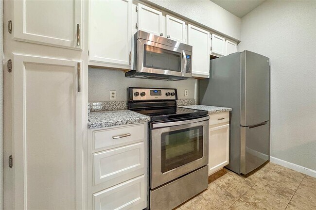Building Photo - 2121 El Paseo St