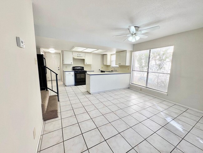 Building Photo - 601 Free Rein